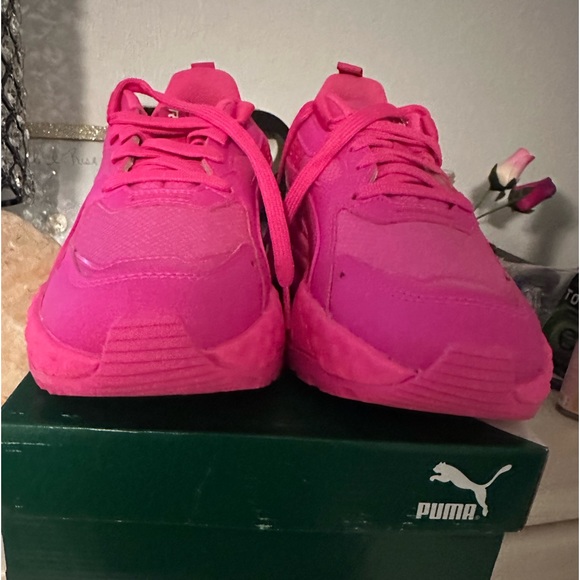 hot pink pumas